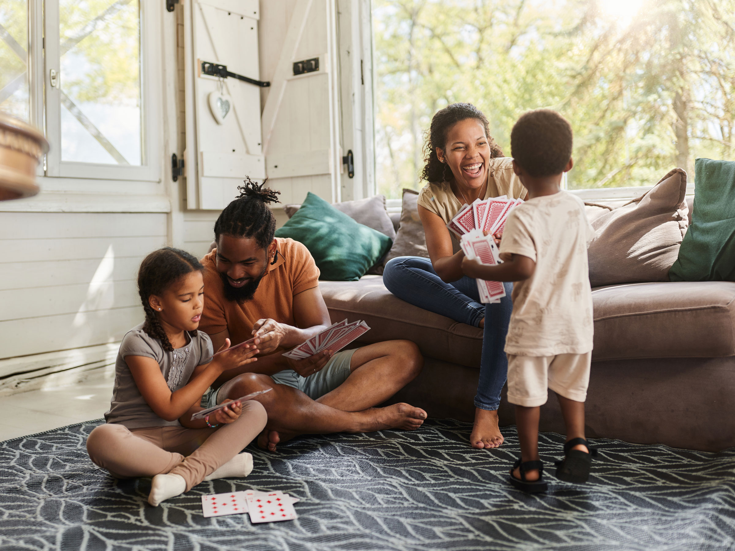 Family plays cards together.
